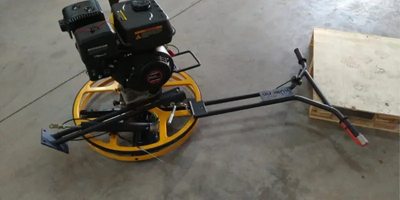 Suelo de nave industrial con hormigón pulido brillante